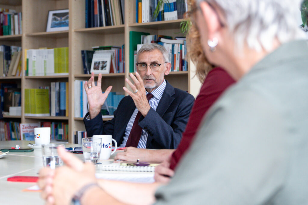 Gesprächsrunde mit Staatsminister Armin Schuster und Vertreterinnen des Volkshochschulverbandes